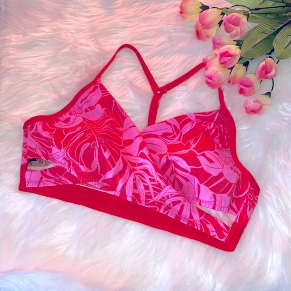 Pink Victoria's Secret Ultimate Lightly Lined Wrap Sport Bra